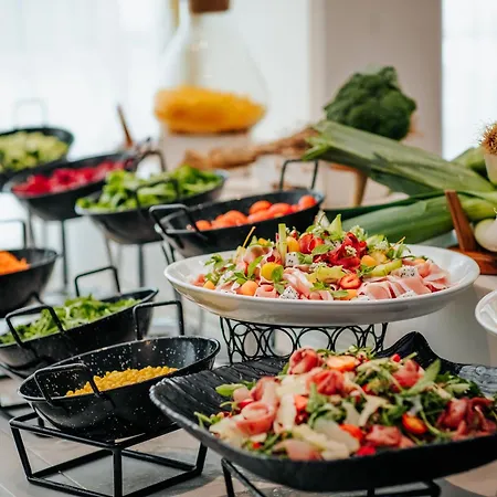 Louis Imperial منتجع