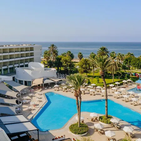 منتجع Louis Imperial 4*