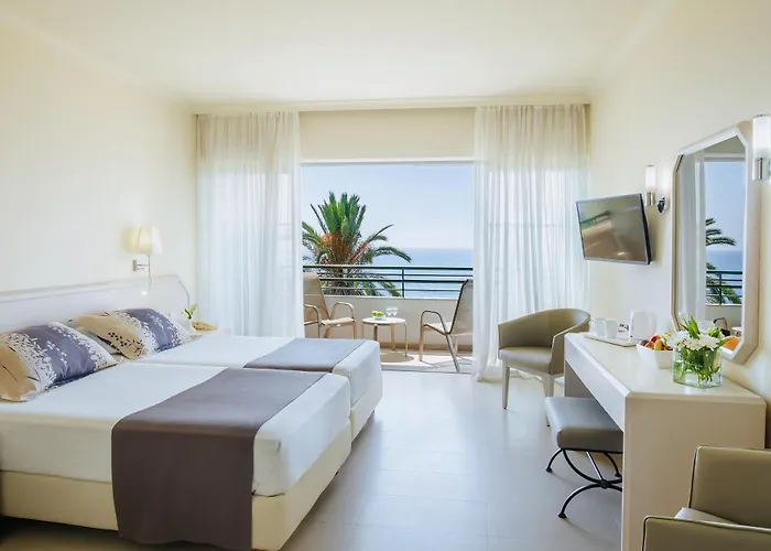 Louis Imperial Курортный комплекс 4*