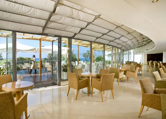 Louis Imperial Курортный комплекс 4*